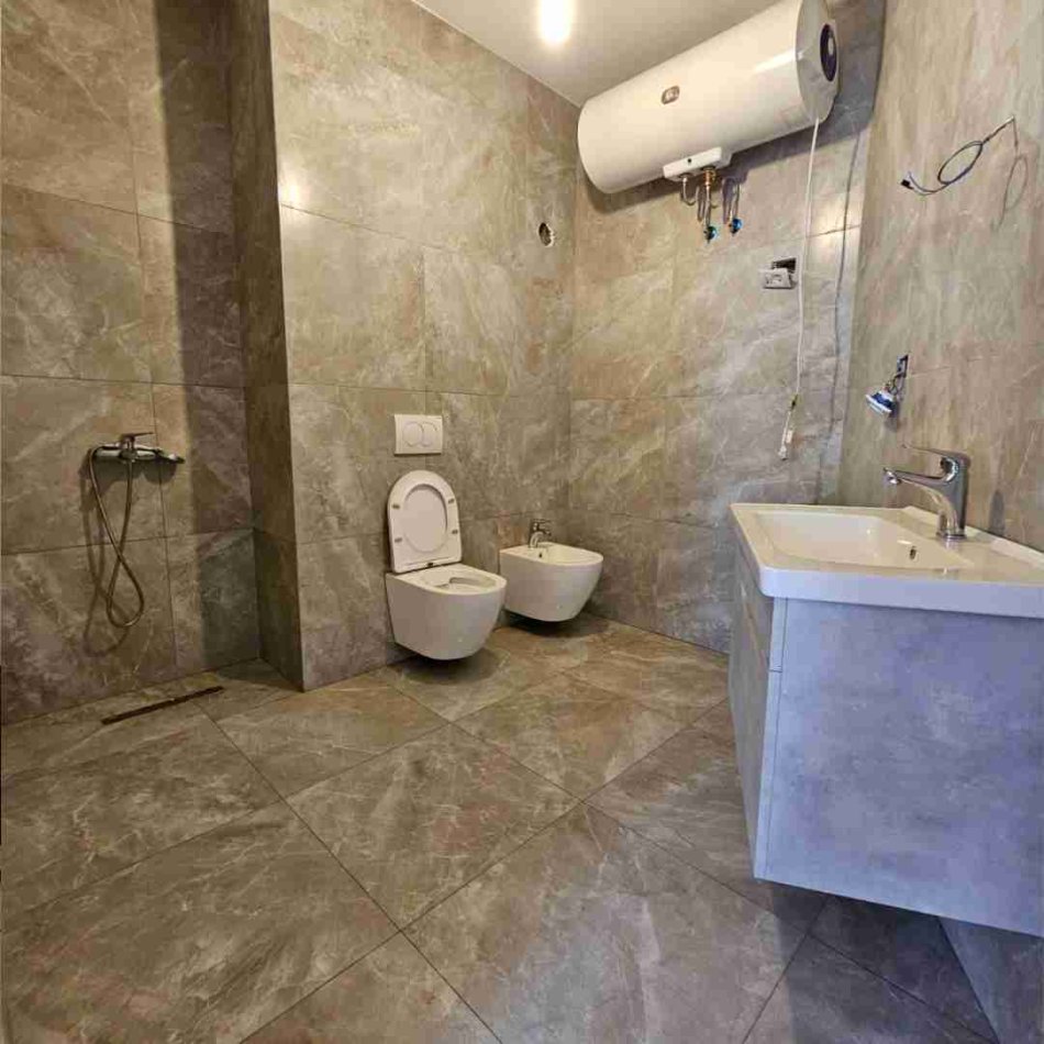 Tirane, shitet apartament 1+1+Ballkon Kati 3, 70 m² 136.000 € (Shkolla e Baletit)