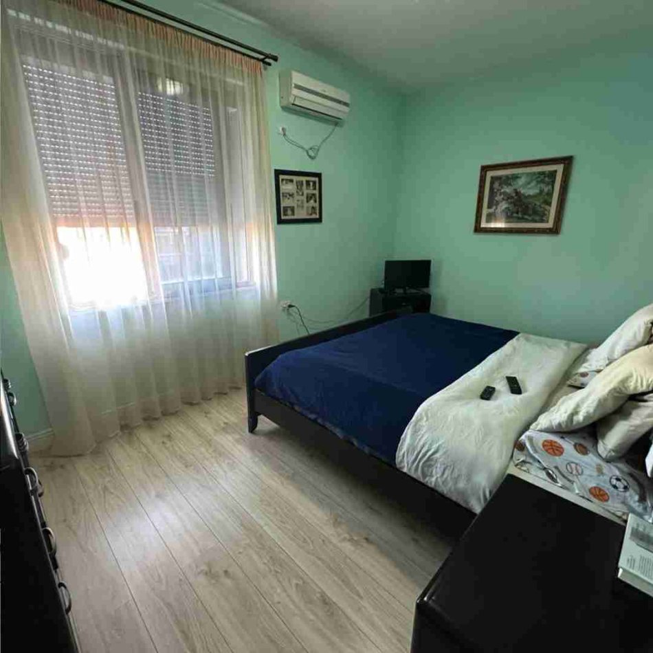 Tirane, shitet apartament 3+1+Ballkon Kati 3, 136 m² 260.000 € (Rruga e Kavajes)