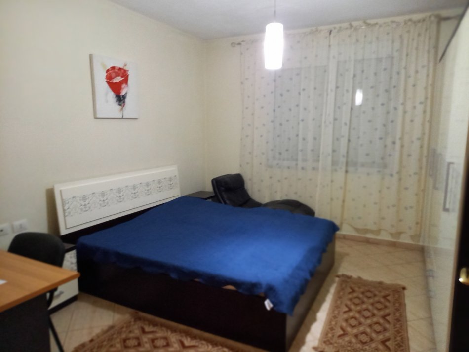 Tirane, jepet me qera apartament 2+1 Kati 2, 100 m² 670 € (Sheshi Willson)