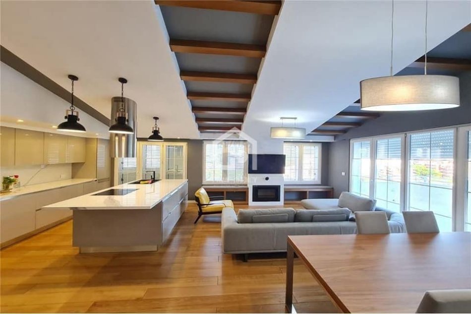 JEPET ME QIRA: PENTHOUSE + 3 poste parkimi/“Rezidenca Kodra e Diellit 1