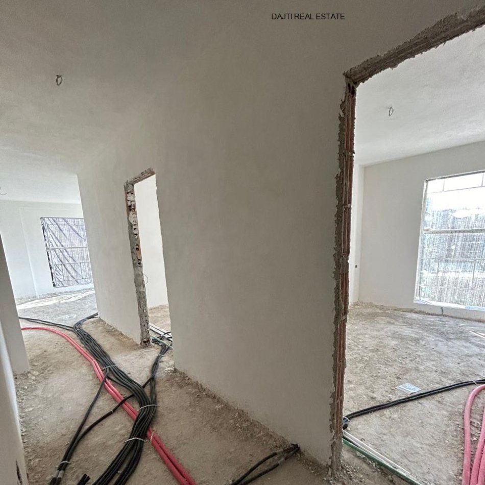 Tirane, shitet apartament 2+1+Ballkon Kati 5, 102 m² 170.000 € (Jordan Misja,afer Hipotekes)