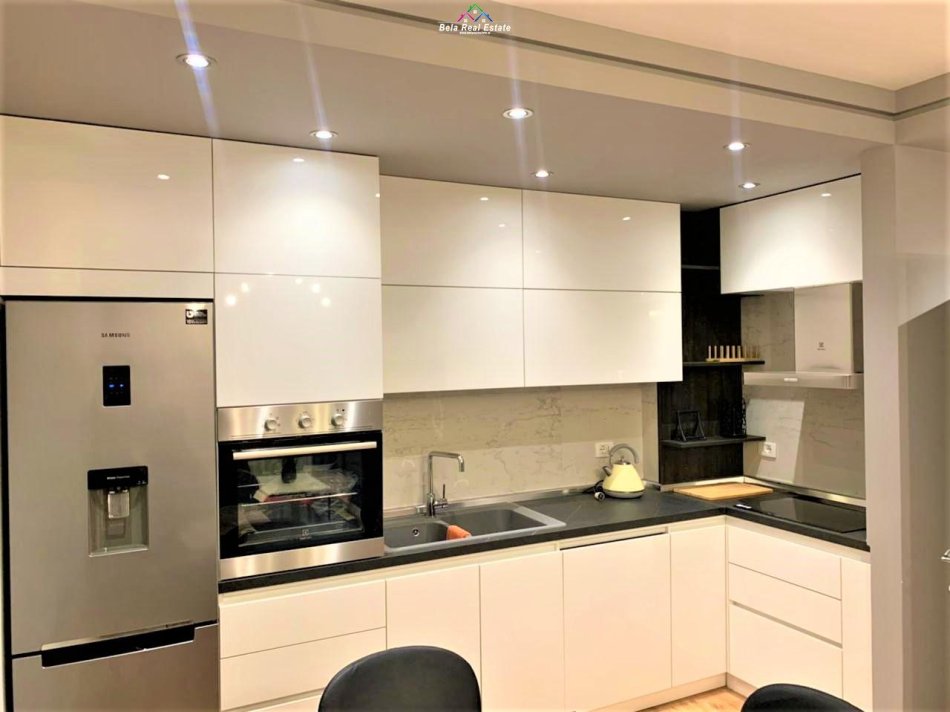 Tirane, jepet me qera apartament 2+1 Kati 4, 95 m² 750 € (21 dhjetori)