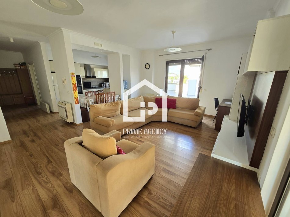 OKAZION: Tirane, shitet 3+1+Aneks+Ballkon Kati 3/ 195.000 € (KOMBINAT)