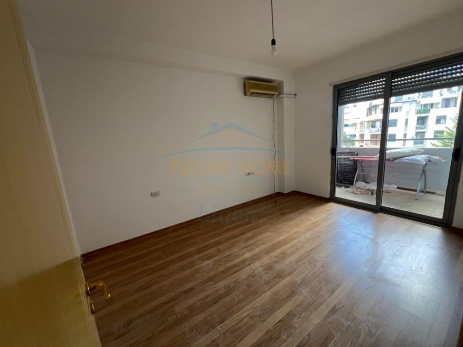 Tirane, jepet me qera 2+1 Kati 2, 108 m² 550 € (Liqeni i Thate, Me pamje nga Liqeni)