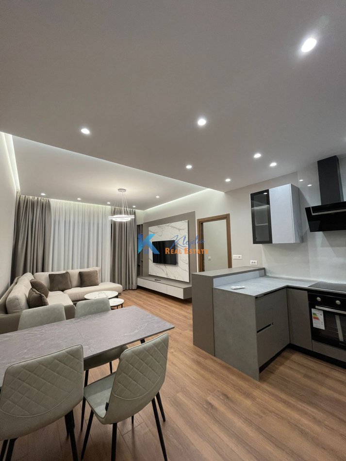 Tirane, jap me qera apartament 2+1+Ballkon Kati 2, 115 m² 800 € (Kompleksi Arlis)