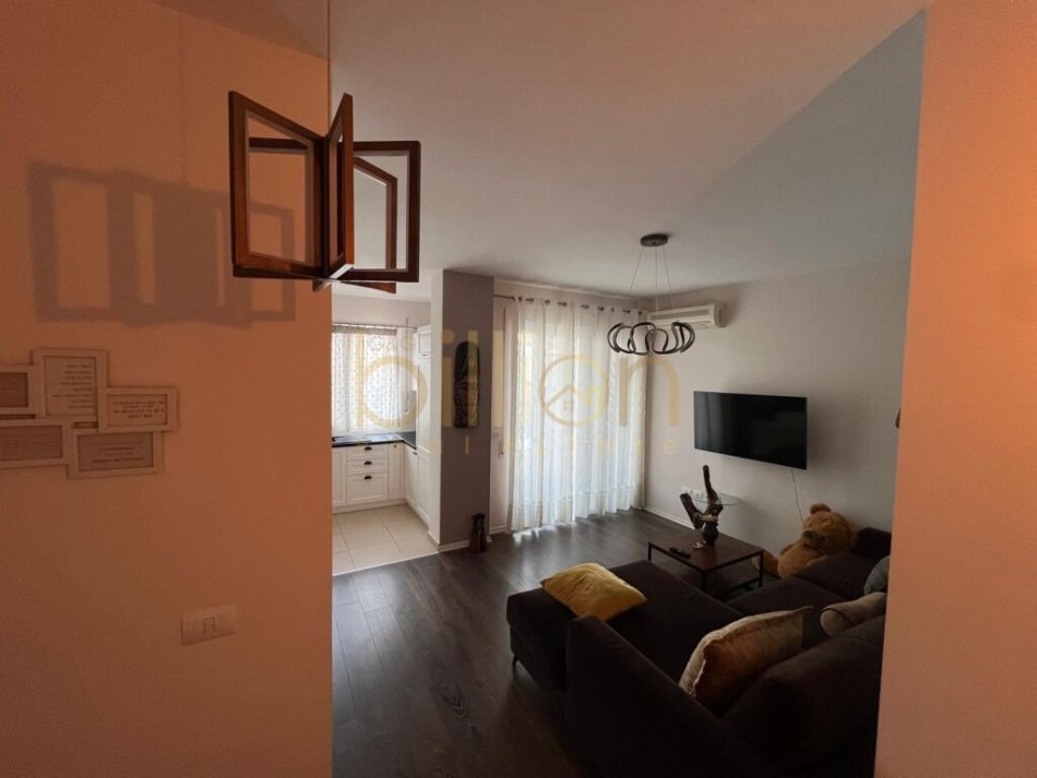 Tirane, jepet me qera apartament 2+1+Ballkon Kati 5, 100 m² 700 € (Kopshti Zoologjik, Tirana, Albania)