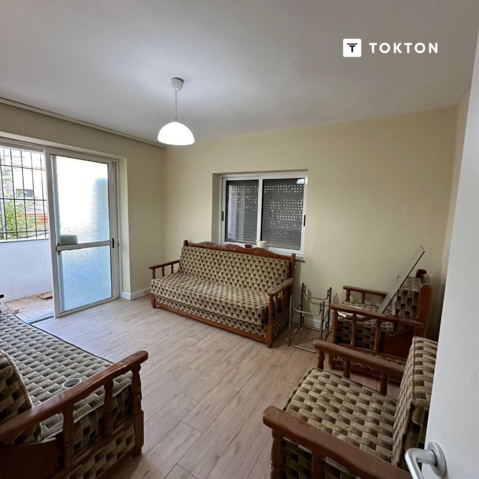 Tirane, jepet me qera ambjent biznesi Kati 2, 64 m² 450 € (Përballë Liceut Artistik, Rruga e Elbasanit, Tiranë) TT 1325