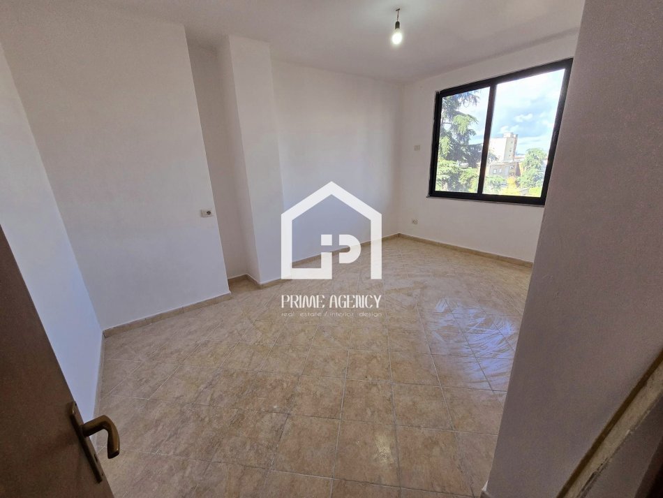 SHITET APARTAMENT 1+1/21 Dhjetori/ Pranë Market Joena
