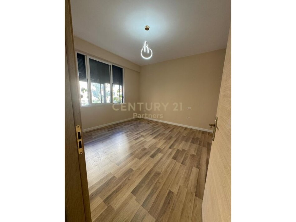 Tirane, shitet apartament 2+1+Ballkon Kati 2, 85 m² 125.000 € (Rruga Tish Dahia)