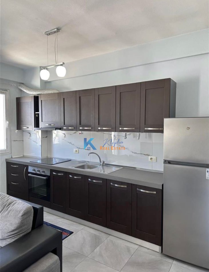 Tirane, jap me qera apartament 1+1+Ballkon Kati 9, 65 m² 500 € (Oxhaku)