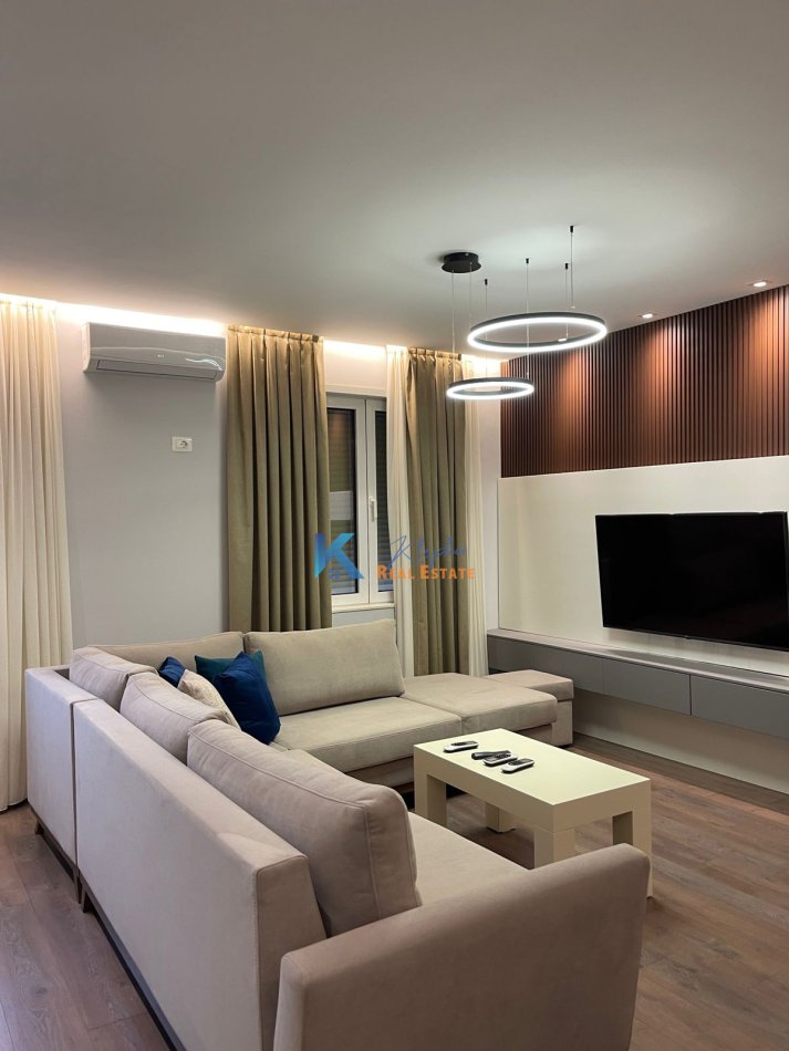 Tirane, jap me qera apartament 2+1+Ballkon Kati 5, 98 m² 650 € (Liqeni i Thate)