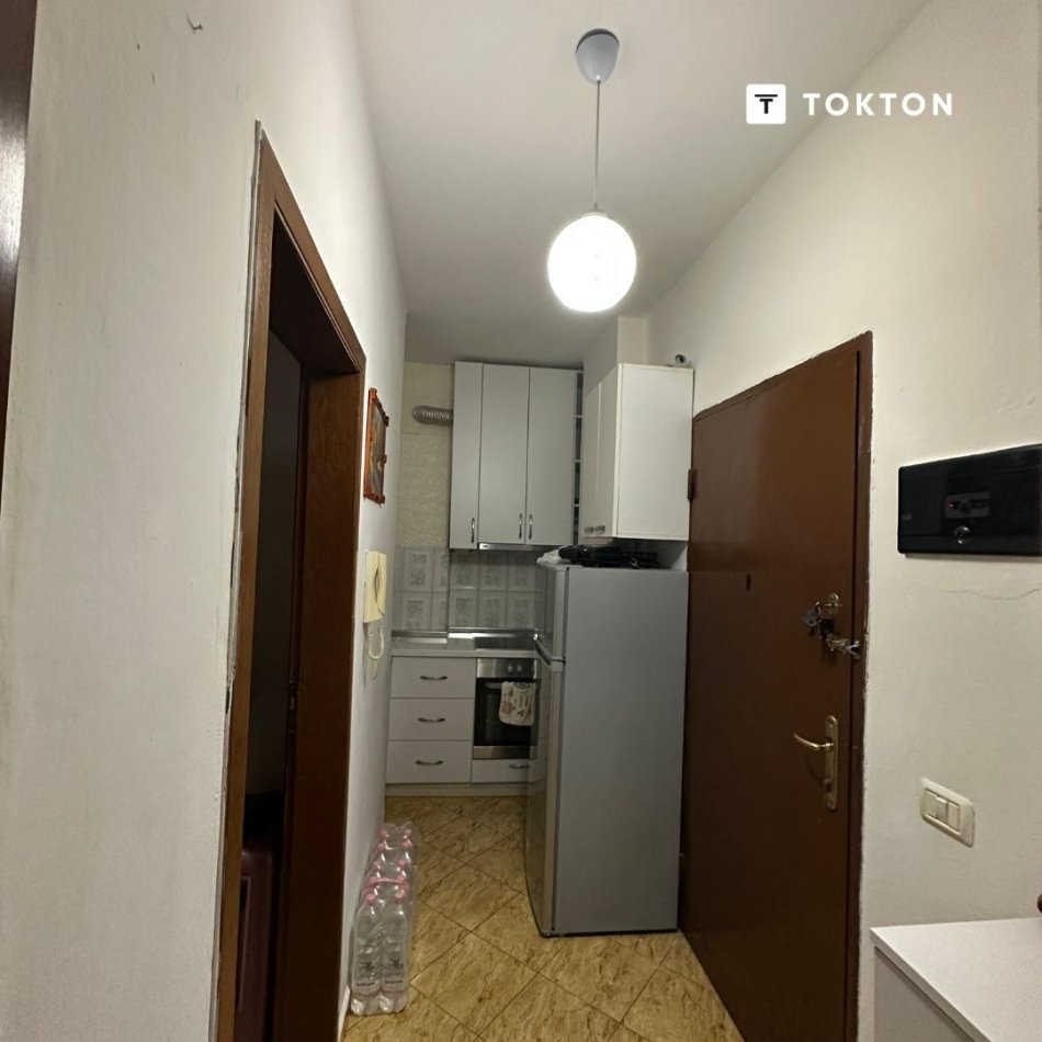 Tirane, shitet apartament 1+1 Kati 2, 37 m² 60.000 € (Rruga 5 Maji, Tiranë, TT 1472)