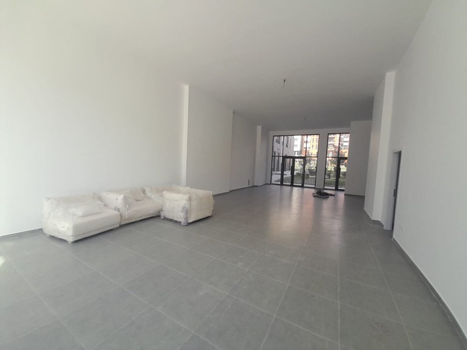 Tirane, jepet me qera ambjent biznesi Kati 0, 131 m² 2.000 € (QSUT)
