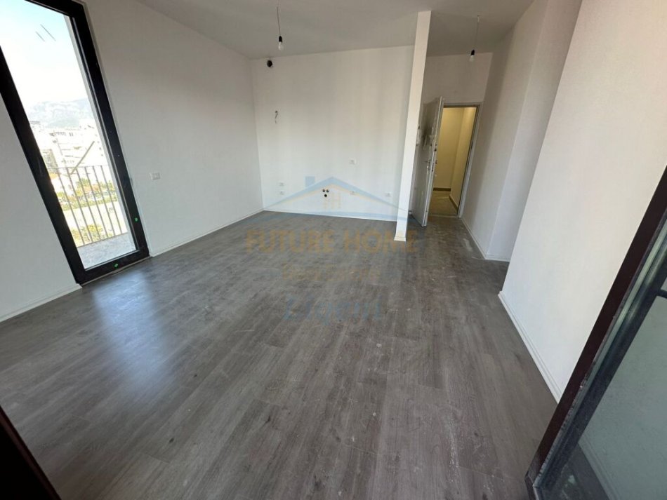 Tirane, jepet me qera apartament 1+1+Ballkon Kati 6, 93 m² 1.300 € (Altana Luxury Residence, Rruga e Kosovareve)