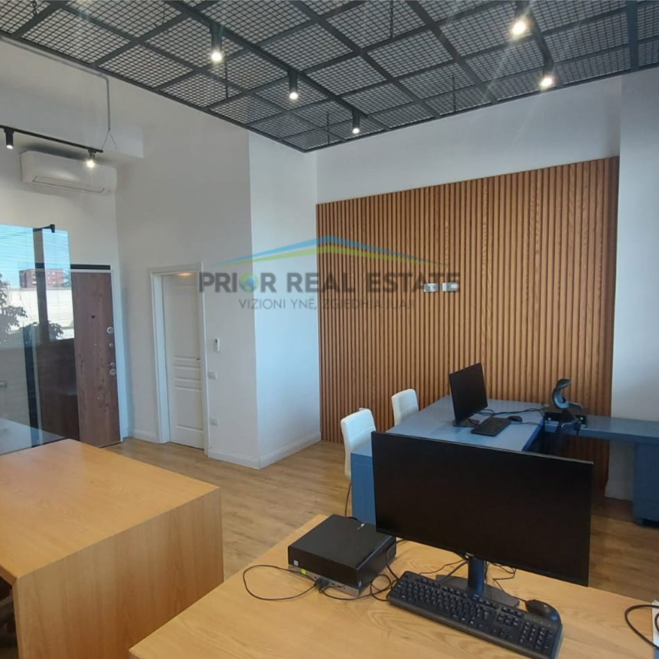 Tirane, shitet zyre Kati 1, 42 m² 126.600 € (Rruga Kongresi I Manastirit)