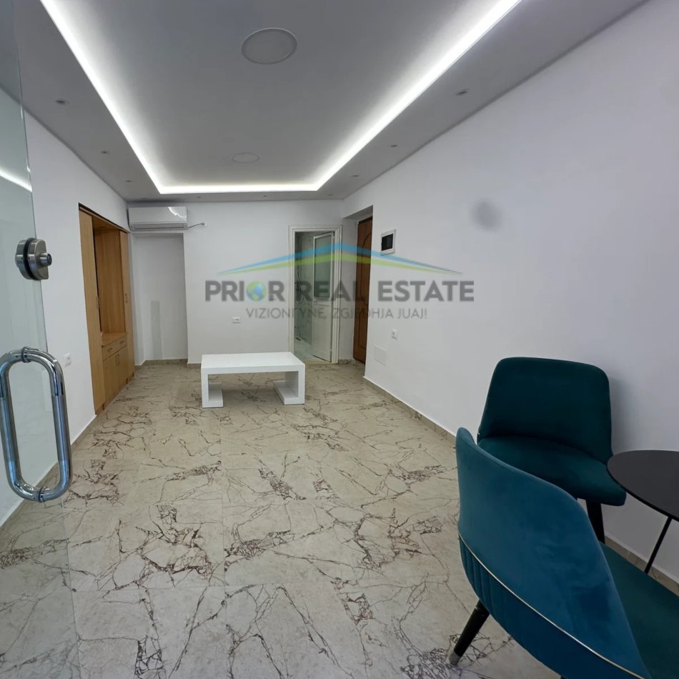 Tirane, shitet ambjent biznesi Kati 0, 80 m² 430.000 € (21 Dhjetori)