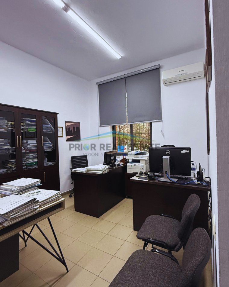 Tirane, shitet ambjent biznesi Kati 0, 24 m² 110.000 € (Ish Ekspozita)