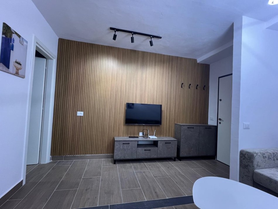 Tirane, jepet me qera apartament 1+1 Kati 3, 55 m² 500 € (Selite)