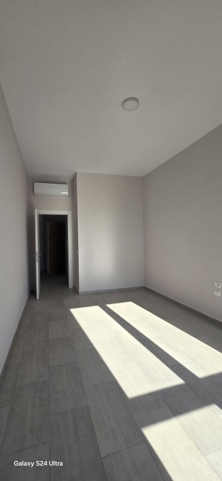 Tirane, jepet me qera apartament 1+1 Kati 3, 75 m² 450 € (Rruga e Kavajes)