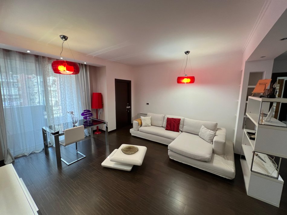 Tirane, jepet me qera apartament 2+1+Aneks+Ballkon Kati 9, 107 m² 900 € (Kompleksi Panorama)