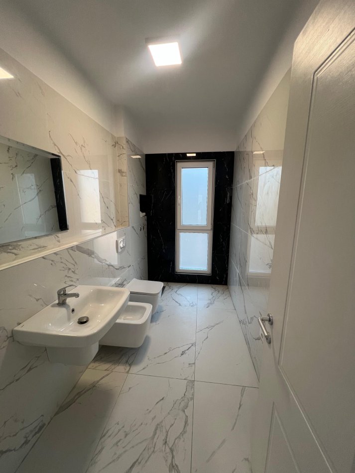 Tirane, jepet me qera ambjent biznesi , 171 m² 2.300 € (Rruga e Elbasanit)