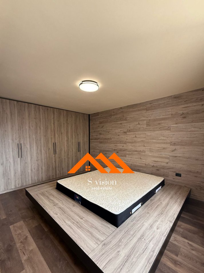 Durres, jepet me qera apartament 3+1+2 banjo+Ballkon + post parkimi Kati 1, 120 m² 800 € (Lagja 4 , Rr.Egnatia,te ish stacioni autobuzave te Shijakut)