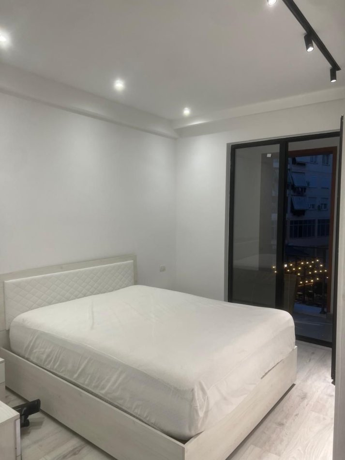 Tirane, jepet me qera apartament 1+1 , 69 m² 500 € (Astir)