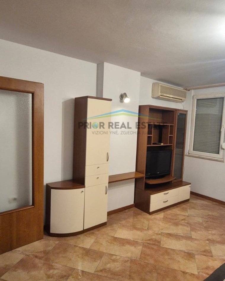 Tirane, jepet me qera zyre 3+1+2+Post Parkimi, Kati 3, 127 m² 1.400 € (Ekspozita)