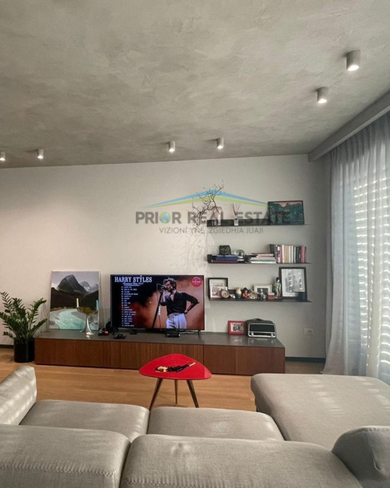 Tirane, jepet me qera apartament 3+1+Ballkon Kati 4, 134 m² 2.000 € (Stadiumi Dinamo)
