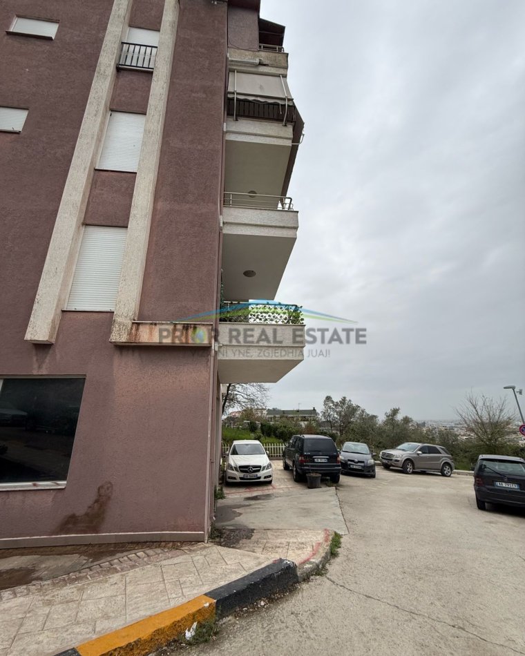 Tirane, shitet apartament 2+1+Ballkon Kati 3, 102.2 m² 210.000 € (Rr Peti, Liqeni i Thate)