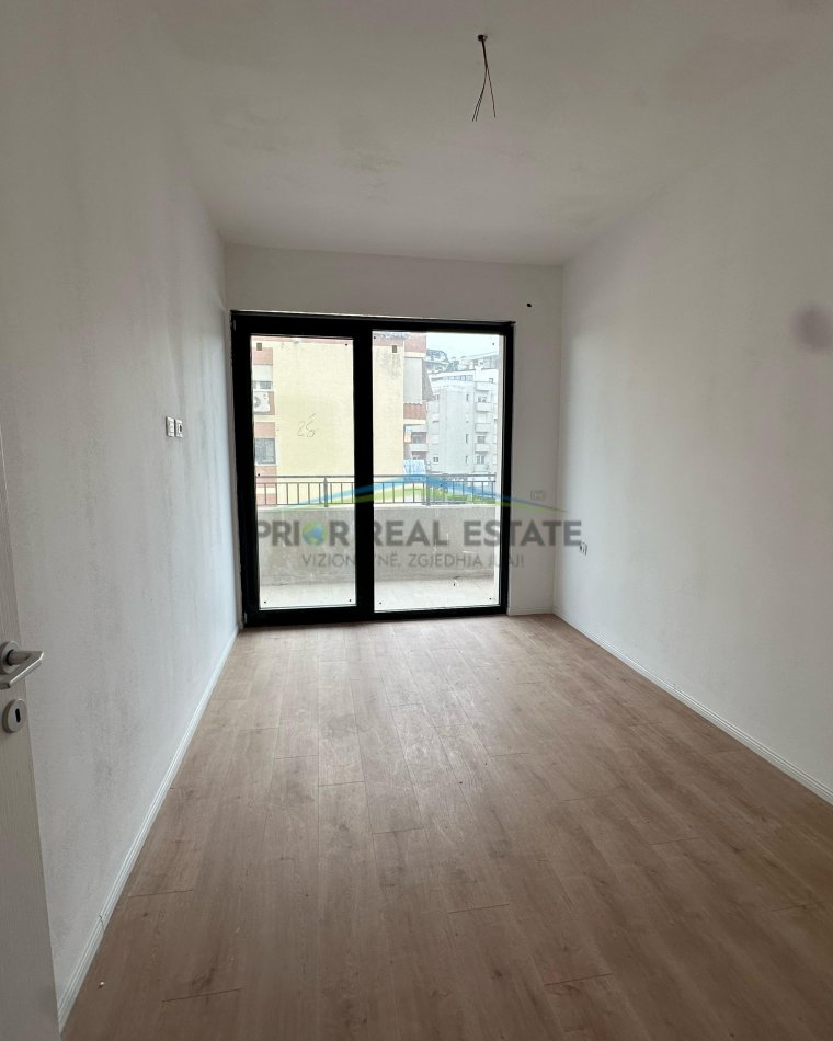 Tirane, shitet apartament 1+1+Ballkon Kati 3, 78 m² 195.000 € (Liqeni i Thate)