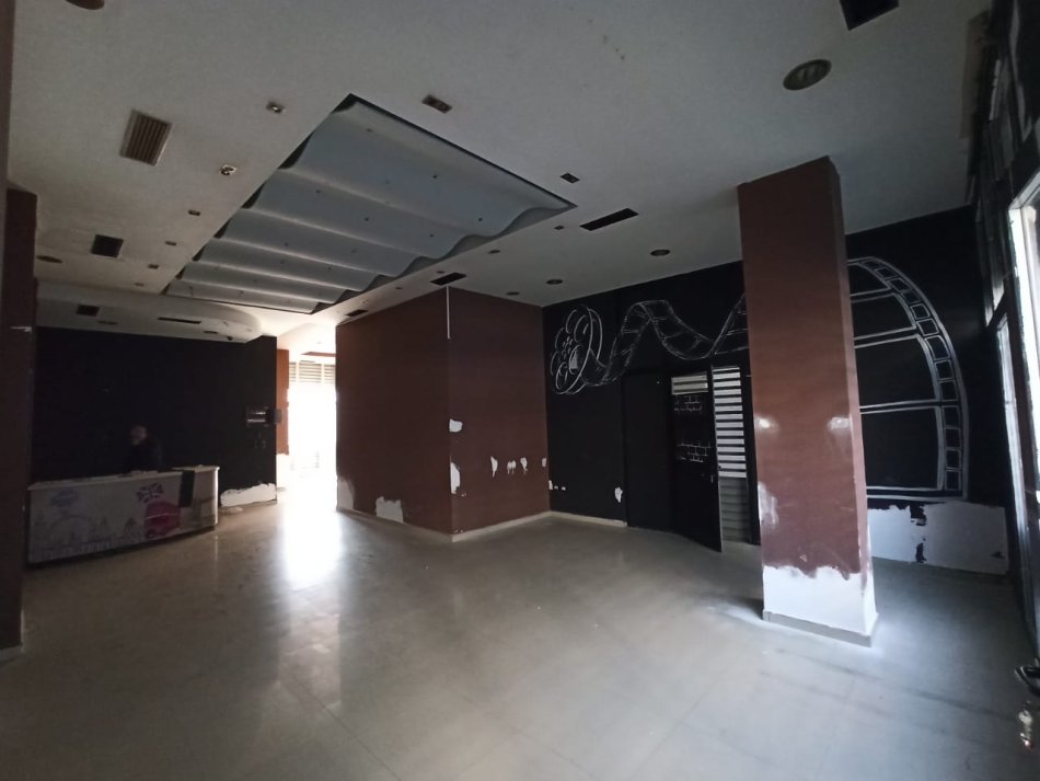 Tirane, jepet me qera ambjent biznesi Kati 0, 99 m² 1.000 € (Rruga e Durresit)