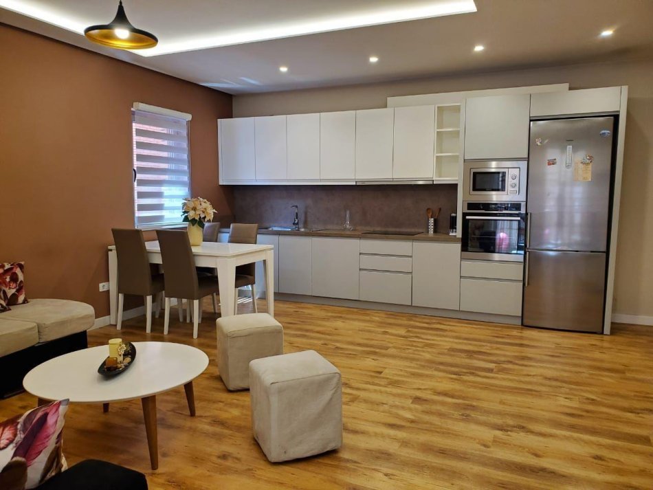 Tirane, jepet me qera apartament 2+1 Kati 4, 130 m² 1.150 € (Delijorgji)
