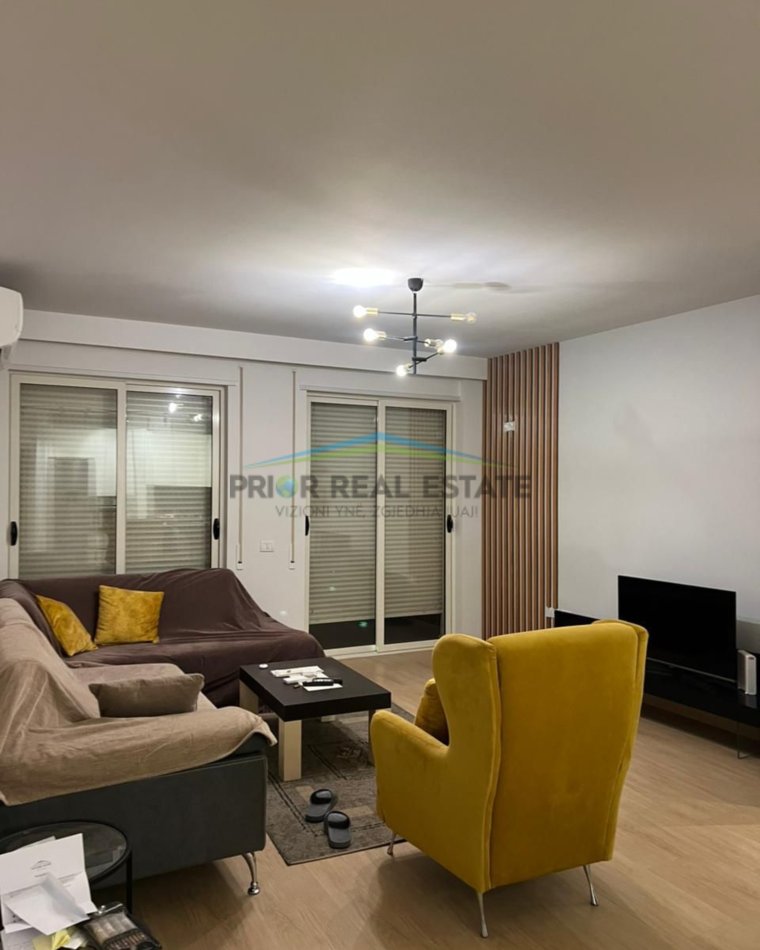 Tirane, jepet me qera apartament 3+1+Ballkon , 125 m² 1.100 € (Rr Peti, Liqeni i Thate)