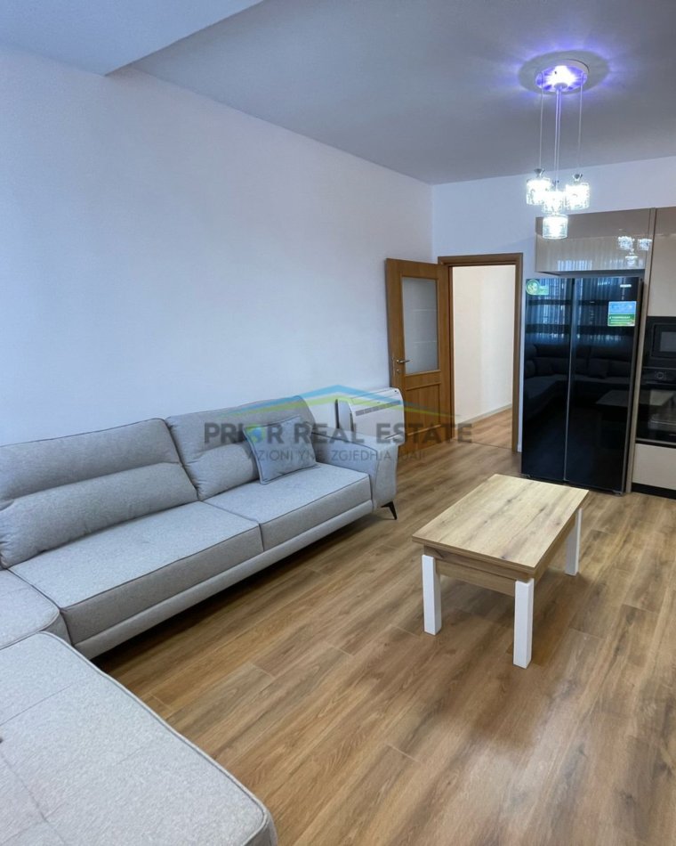 Tirane, jepet me qera apartament 2+1+Ballkon Kati 3, 80 m² 700 € (Ish Stacioni i Fundit i Tiranes se Re)