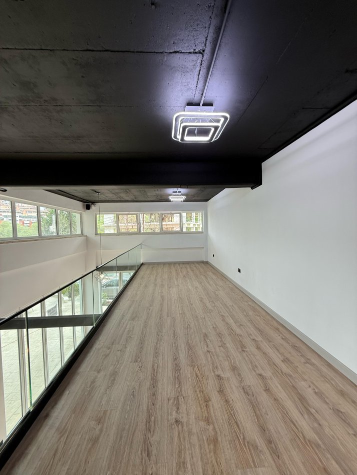 Tirane, jepet me qera ambjent biznesi Kati 0, 188 m² 2.000 € (Liqeni i Thate)