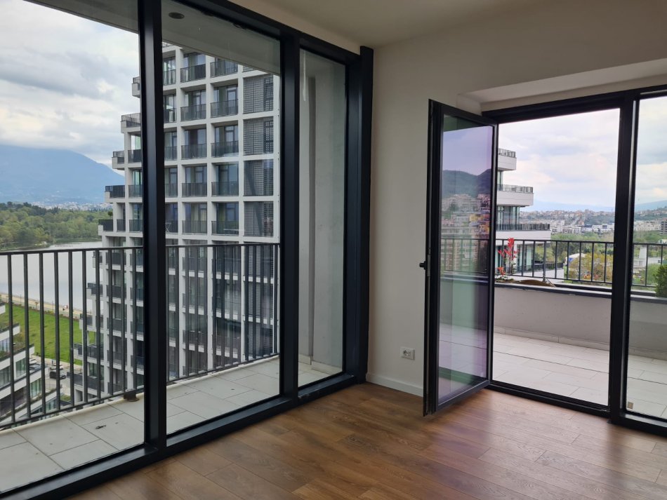 Tirane, jepet me qera apartament 3+1 Kati 8, 140 m² 1.600 € (Lake View)