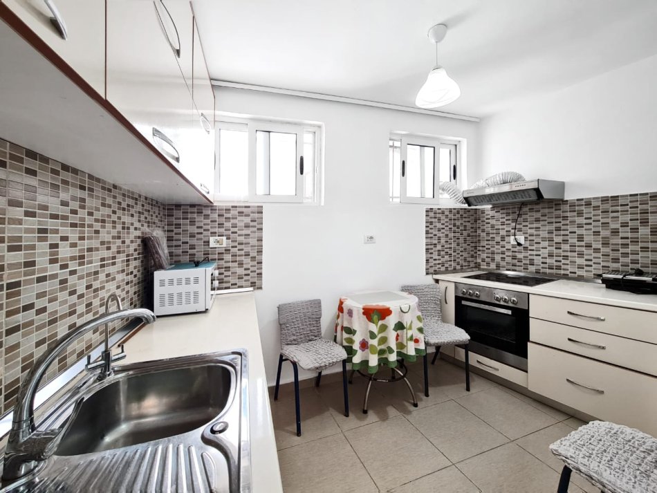 Tirane, jepet me qera apartament 1+1 Kati 0, 70 m² 750 € (Pazari i Ri)