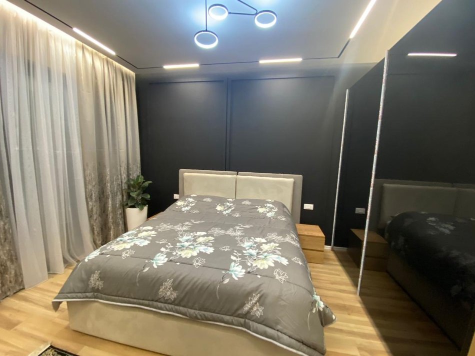 Tirane, jepet me qera apartament 1+1 Kati 6, 75 m² 800 € (Kompleksi Square 21)