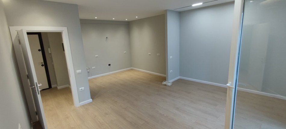 Tirane, jepet me qera zyre Kati 2, 120 m² 1.300 € (Komuna e Parisit)