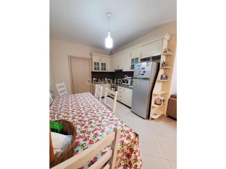 Tirane, jepet me qera apartament 2+1 Kati 2, 90 m² 450 € (Rezidenca Euro 3D)