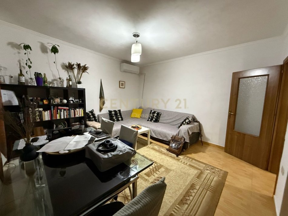Tirane, shitet apartament 1+1 Kati 5, 51 m² 75.000 € (Ish-Profarma)