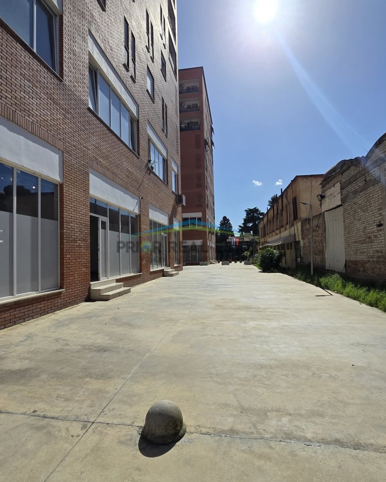 Tirane, jepet me qera ambjent biznesi Kati 0, 128 m² Kontakto per Cmimin (Rruga e Dibres)