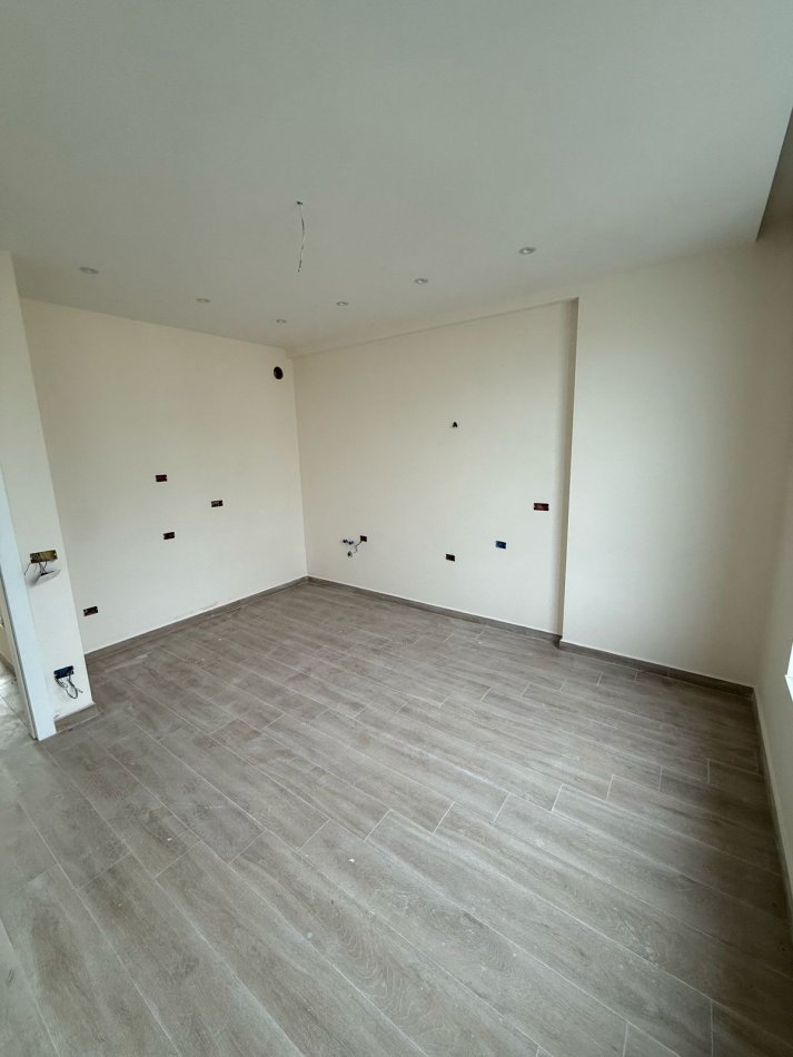 Tirane, shitet apartament 3+1 Kati 4, 134 m² 267.400 € (Bulevardi i Ri)
