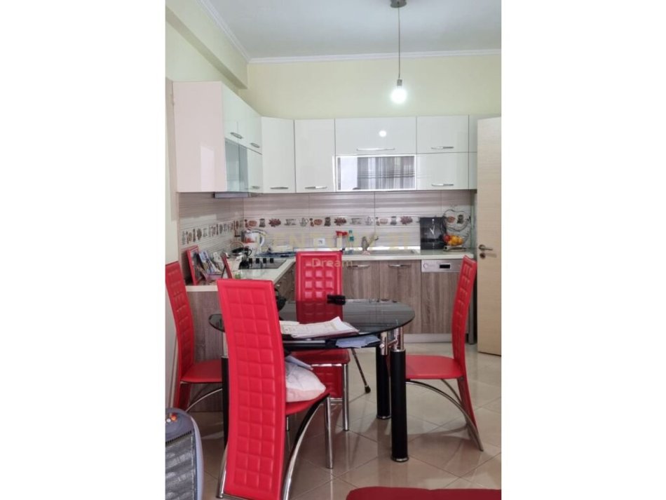 Tirane, shitet apartament 1+1 Kati 5, 71 m² 90.000 € (FRESKU)
