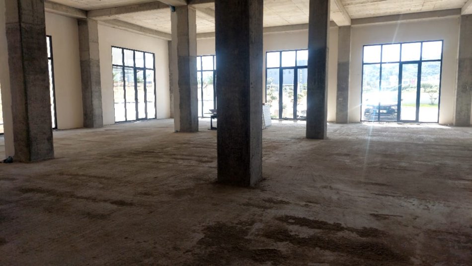 Tirane, jepet me qera magazine Kati 0, 1.000 m² 6.000 € (Autostrada Tirane Durres)