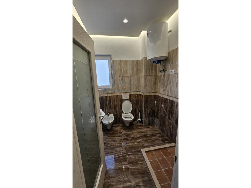 Tirane, shitet apartament 2+1 Kati 5, 200.000 € (RROTA KUQE PLAZH)