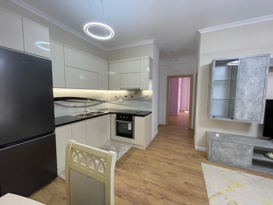 Tirane, jepet me qera apartament 2+1+Ballkon Kati 2, 100 m² 800 € (Rruga e Elbasanit)