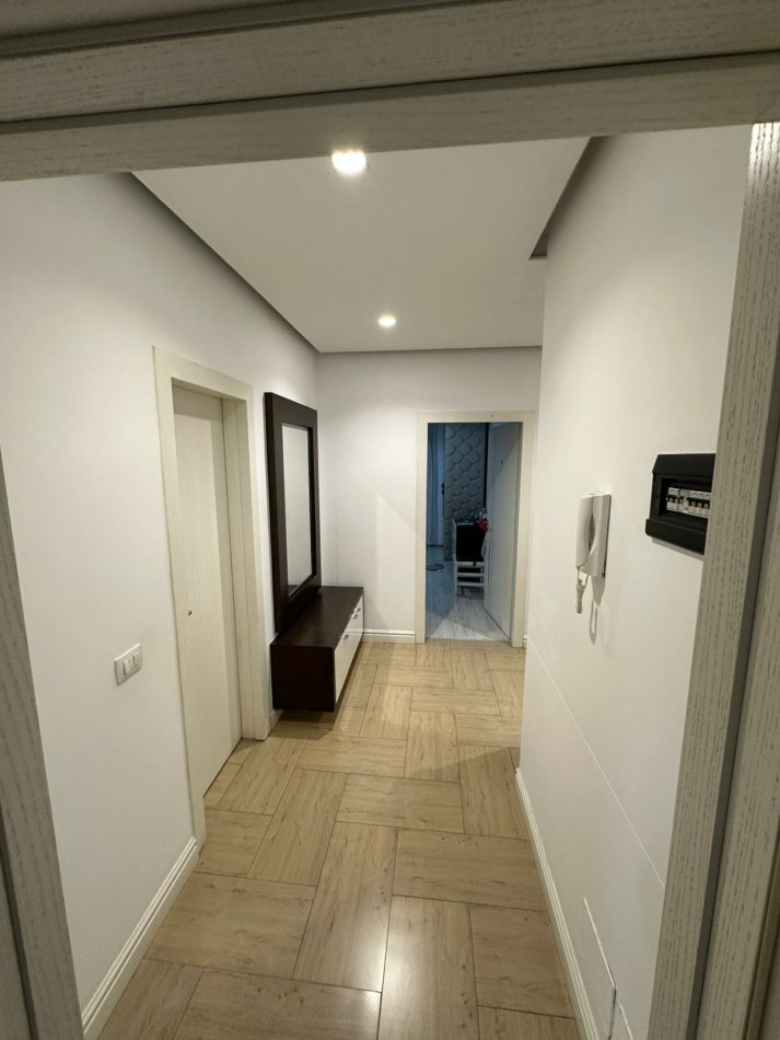 Tirane, jepet me qera apartament 2+1 Kati 7, 102 m² 550 € (Selite)