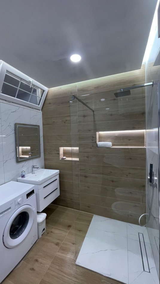 Tirane, jepet me qera apartament 1+1 Kati 3, 73 m² 650 € (Kika 1)